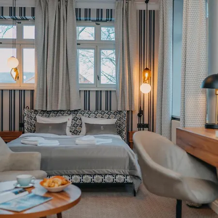 Platinum Adults Daire