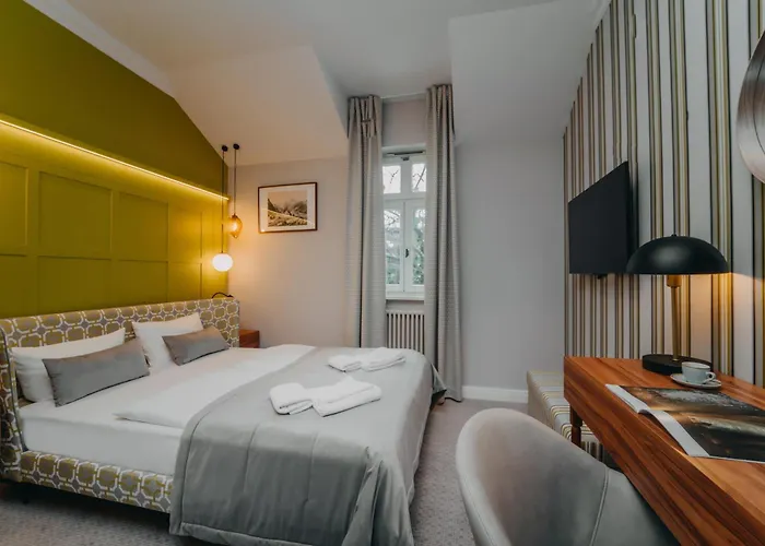 Platinum Adults Apartment *